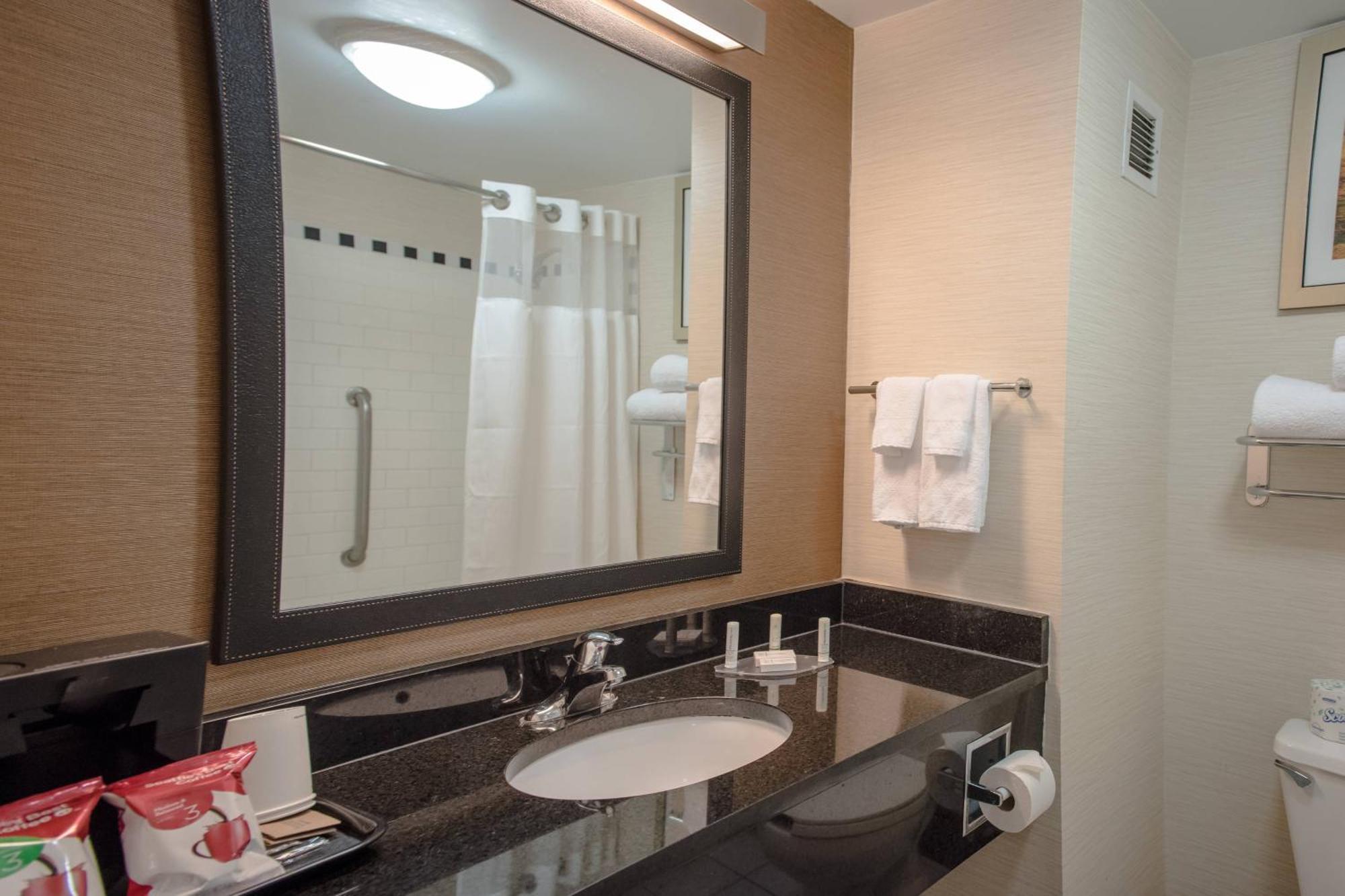 Fairfield Inn & Suites By Marriott Knoxville/East Quarto foto